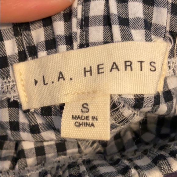 Small Gingham Ruffle Shorts - Picture 3 of 3